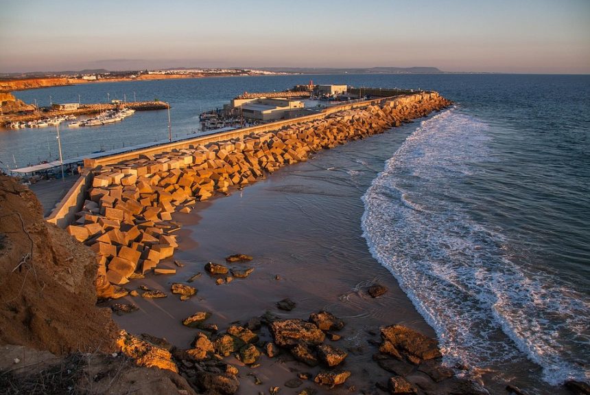 body-of-water-3233210_960_720.jpg “Cabo San Lucas: Estrategias Efectivas para Proteger tu Negocio y Clientes” | Seguridad en Baja California Sur