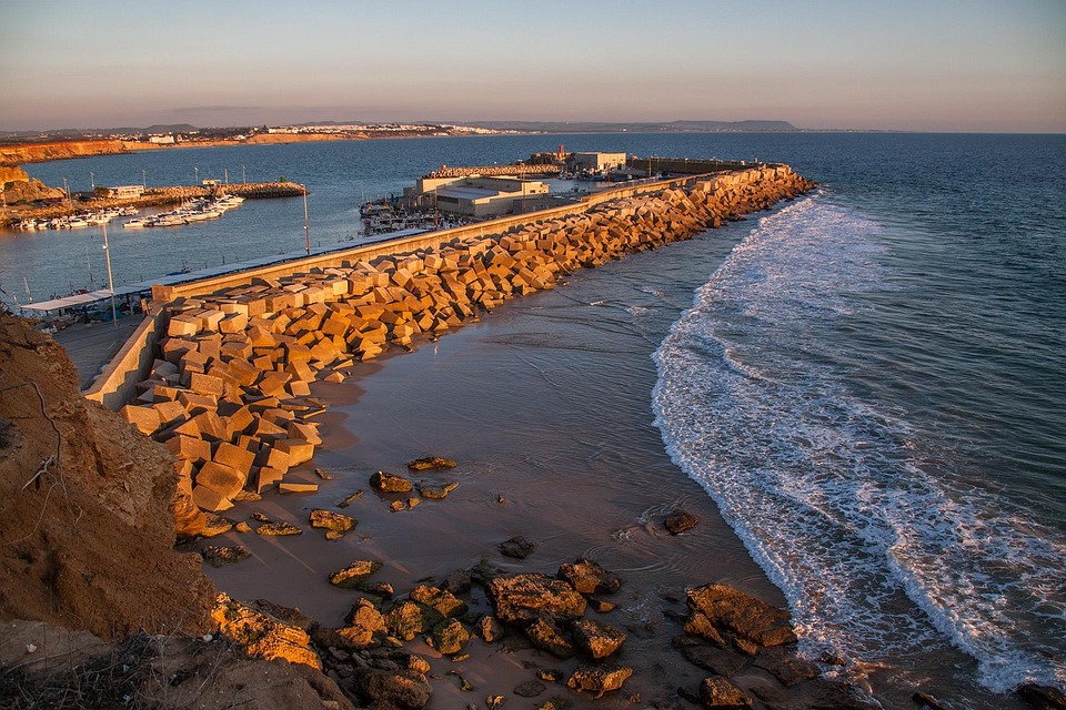 body-of-water-3233210_960_720.jpg “Cabo San Lucas: Estrategias Efectivas para Proteger tu Negocio y Clientes” | Seguridad en Baja California Sur