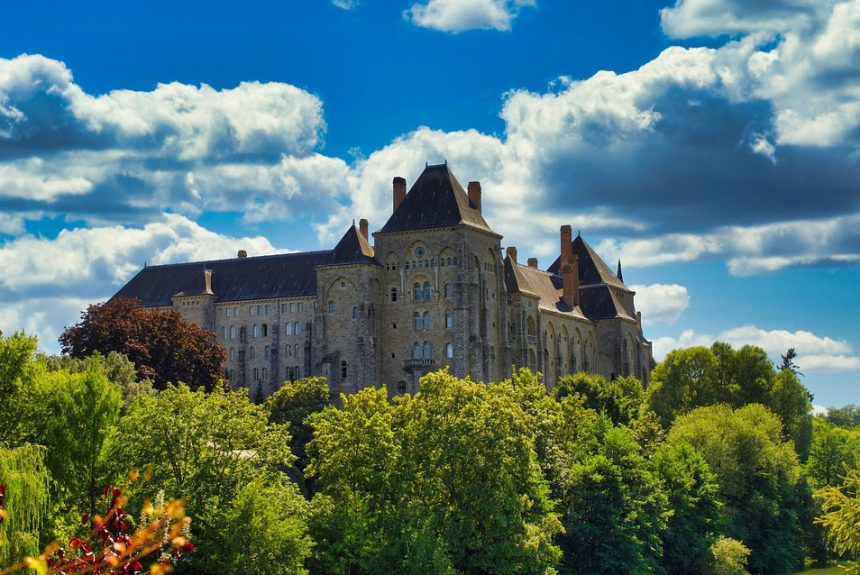 saint-pierre-abbey-of-solesmes-5807147_960_720.jpg Construyendo Confianza: La Participación Ciudadana en la Detección de Delitos | Seguridad en Baja California Sur