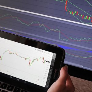 trading-643722_960_720.jpg Análisis de Riesgos en Cabo San Lucas: Herramientas Clave para Proteger tu Comunidad | Seguridad en Baja California Sur