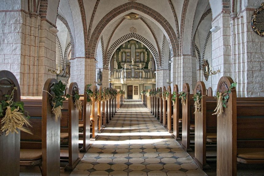 church-7583110_960_720.jpg Acción Cívica en Cabo San Lucas: Cultivando Líderes para un Futuro Sostenible | Liderazgo Ciudadano y Transformación en Baja California Sur