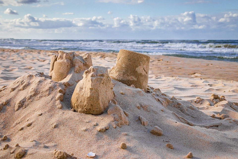 sand-castle-4313223_960_720.jpg Construyendo Puentes: El Liderazgo Inclusivo como Motor de Acción Ciudadana en Cabo San Lucas | Liderazgo Ciudadano y Transformación en Baja California Sur