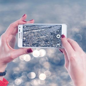 smartphone-2354157_960_720.jpg Fotografía Profesional en Cabo San Lucas: ¿Por Qué Elegir Sesiones a Domicilio? | Fotografía Profesional y Momentos Especiales en Baja California Sur