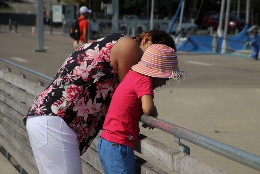 childcare-3569467_960_720.jpg Aquí tienes algunas sugerencias de títulos en español para artículos sobre fotografía profesional en Cabo San Lucas, centrados en el tema de la fotografía de acción: | Fotografía Profesional y Momentos Especiales en Baja California Sur