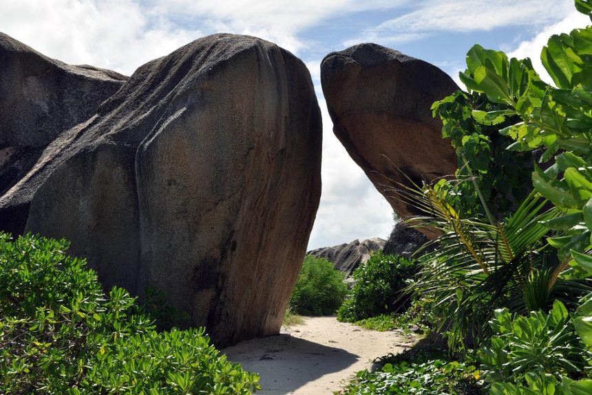 seychelles-4686866_960_720.jpg Las Mejores Locaciones en Cabo San Lucas para la Fotografía de Paisajes Marinos | Fotografía Profesional y Momentos Especiales en Baja California Sur