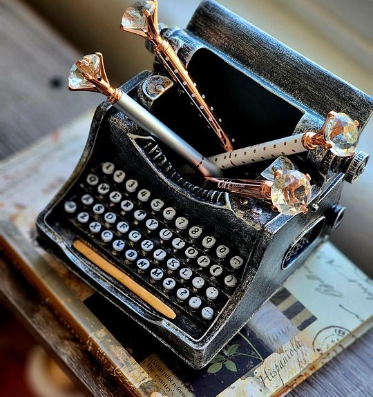 vintage-typewriter-7542629_960_720.jpg Estos títulos son informativos y relevantes, y están pensados para captar la atención en redes sociales. | Seguridad en Baja California Sur