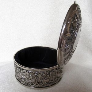 jewelry-holder-2887472_960_720.jpg Estos títulos están diseñados para atraer la atención de los lectores y fomentar la discusión sobre la seguridad en la comunidad. | Seguridad en Baja California Sur