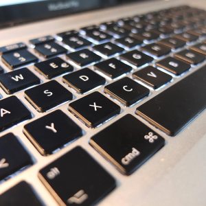 macbook-pro-338619_960_720.jpg Tecnologías de Seguridad para Establecimientos Comerciales: Innovaciones en Cabo San Lucas | Seguridad en Baja California Sur