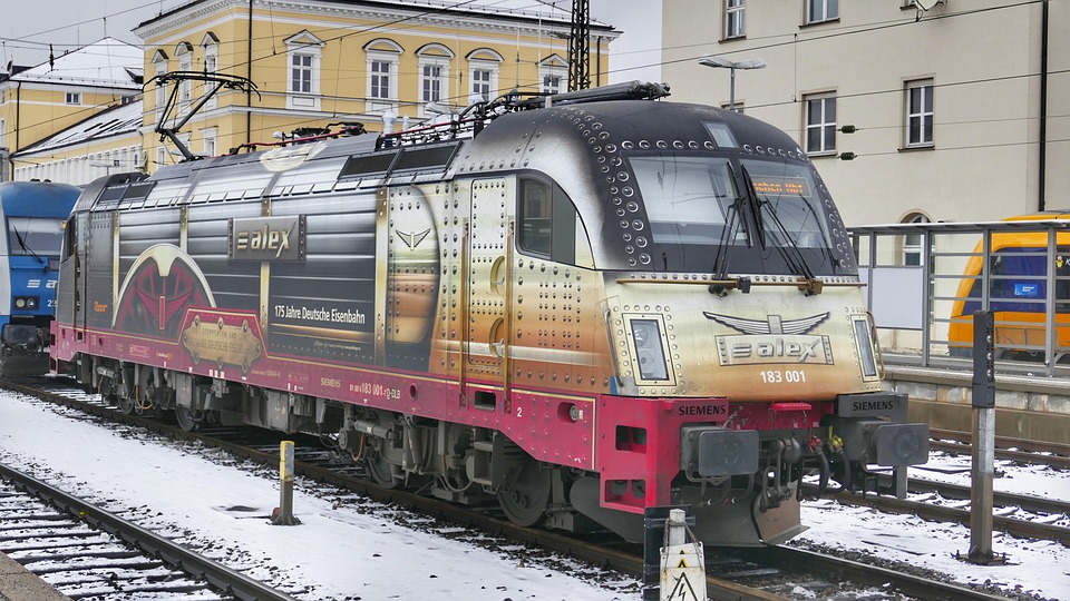 train-3957645_960_720.jpg Estos títulos están diseñados para ser atractivos e informativos, capturando el interés de los propietarios de negocios y la comunidad en general. | Seguridad en Baja California Sur